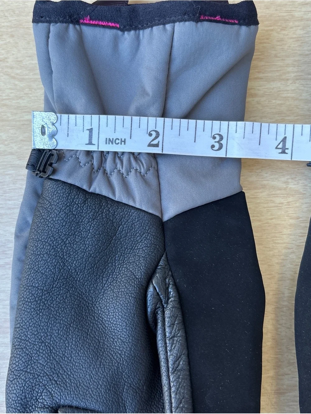 Outdoor Research Wm’s StormSensor Windbloc Gloves NWOT Sz Medium